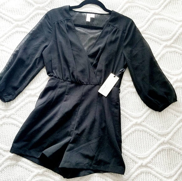 Forever 21 Exclusive Design Black Romper - Picture 1 of 8